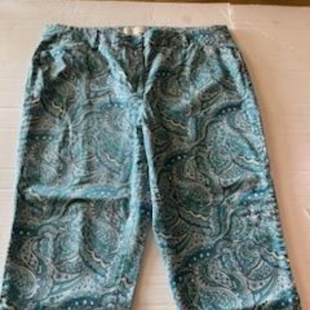 TALBOTS aqua paisley capris size 12p button at the bottom leg blue green & white